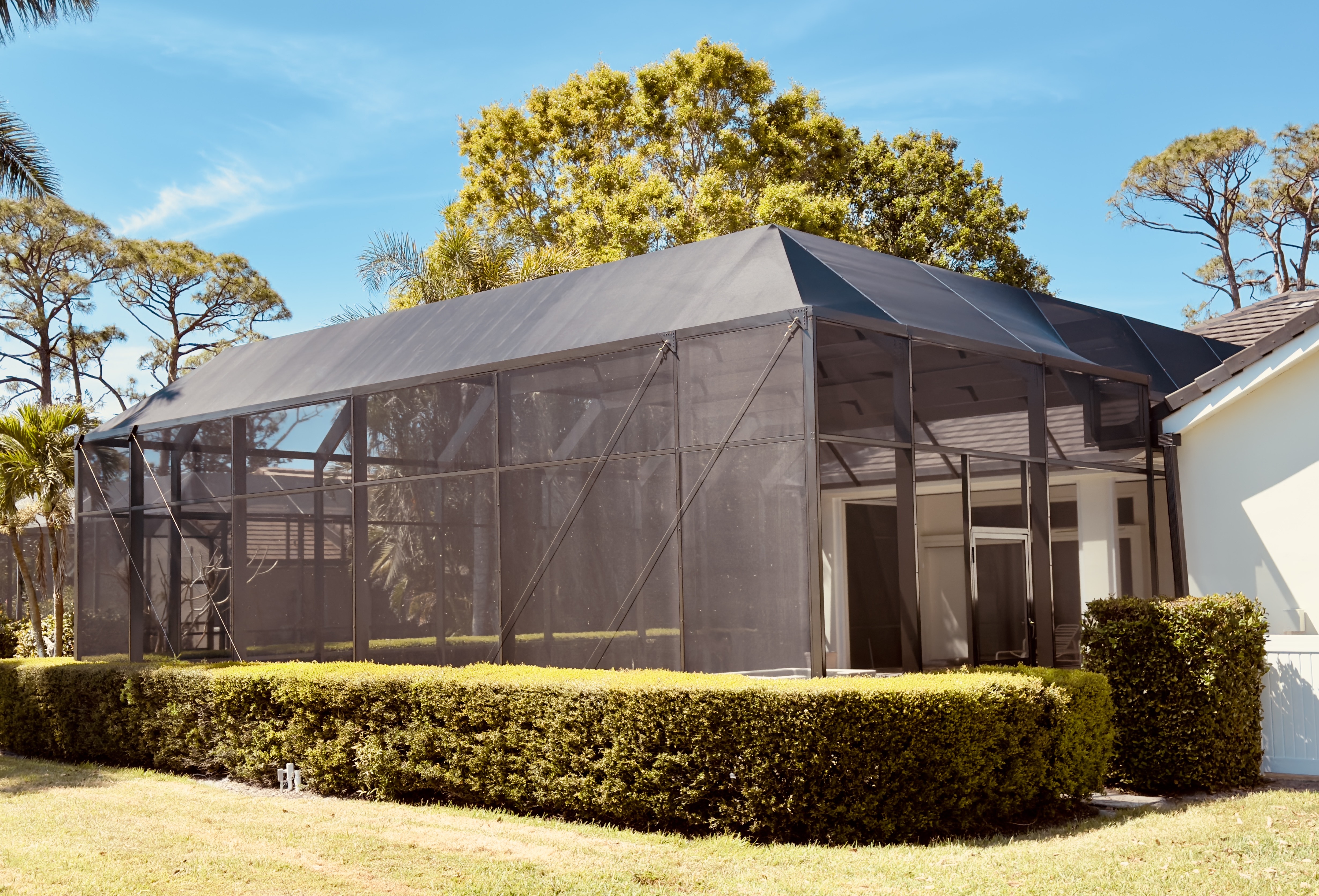 Aluminum screen enclosure construction and installation